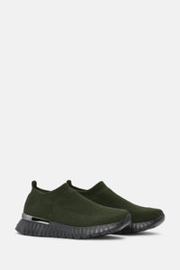 Ilse Jacobsen pull on sneakers in Army.