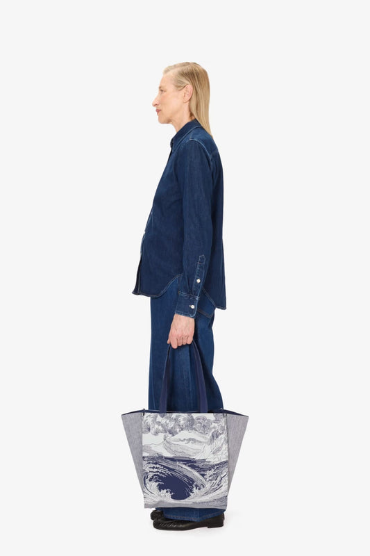 Inoui Editions cotton canvas tote bag with Batlhazar ocean print in navy and white.