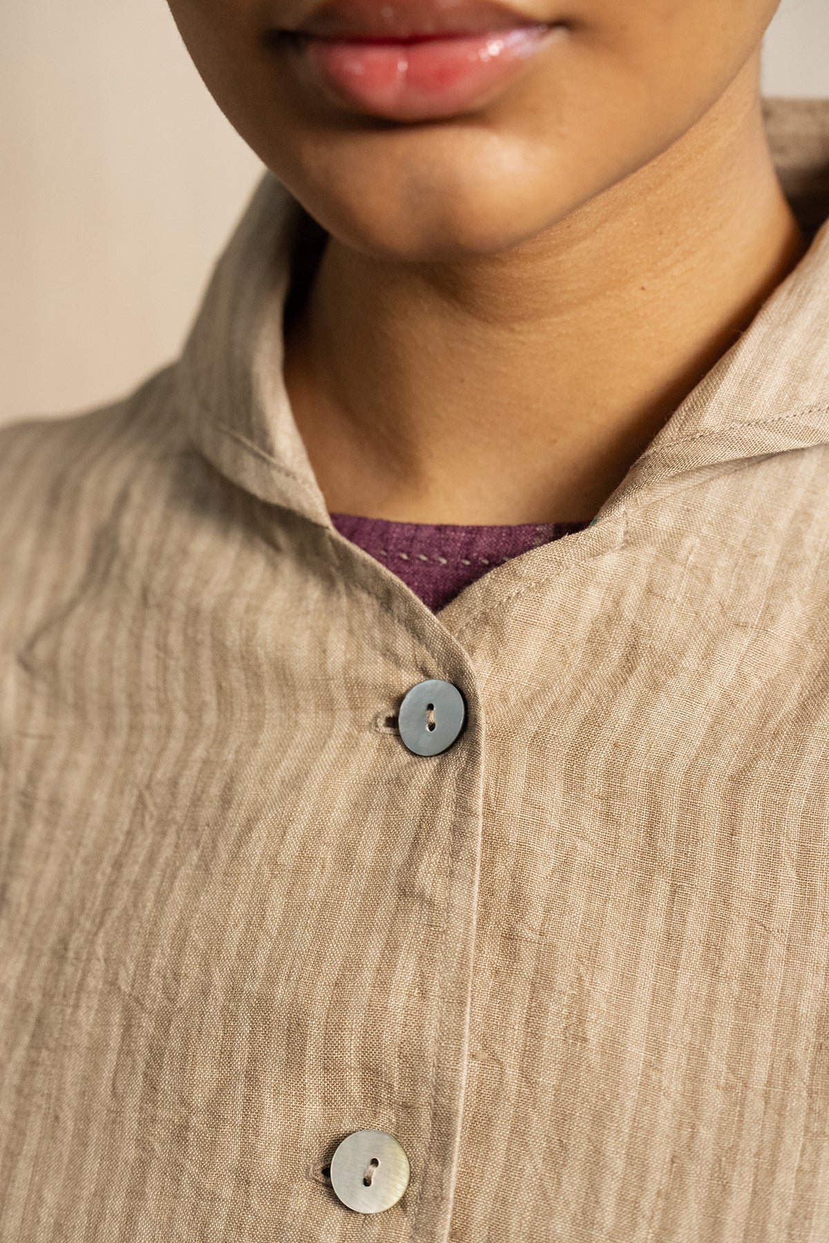 Dve Varuuni linen jacket in Dune stripe, beige and white.