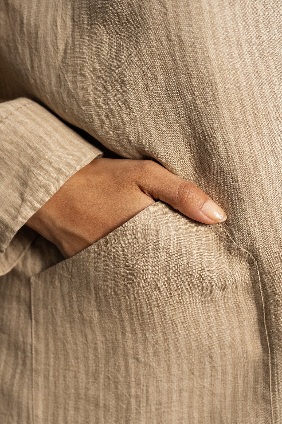 Dve Varuuni linen jacket in Dune stripe, beige and white.