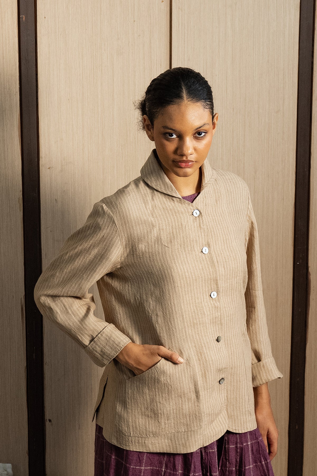 Dve Varuuni linen jacket in Dune stripe, beige and white.