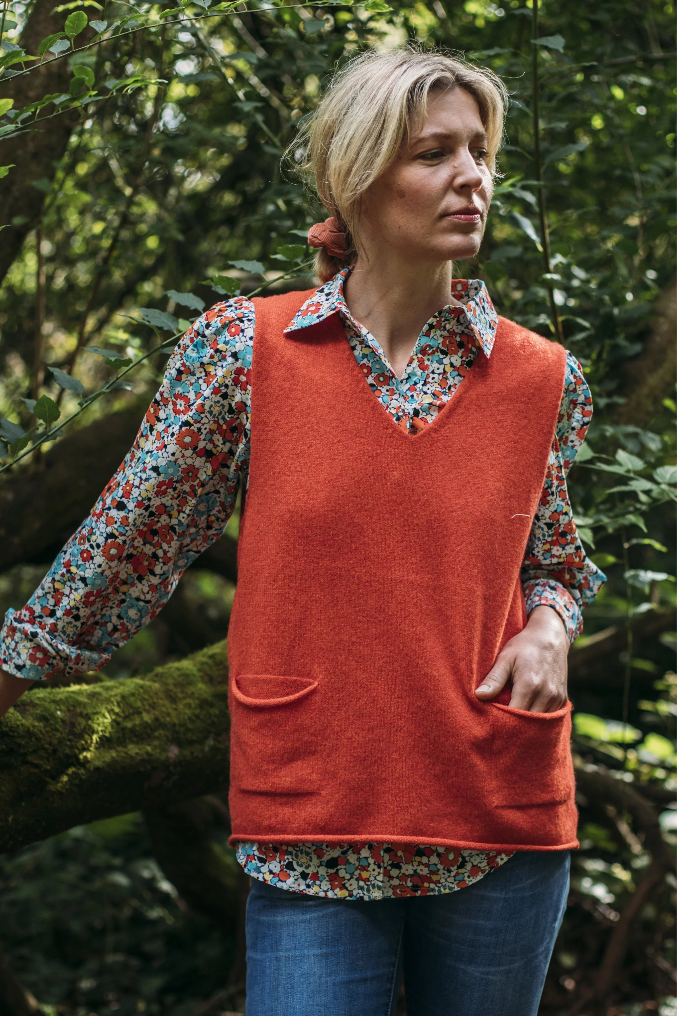 Corry v neck tank in inferno red.