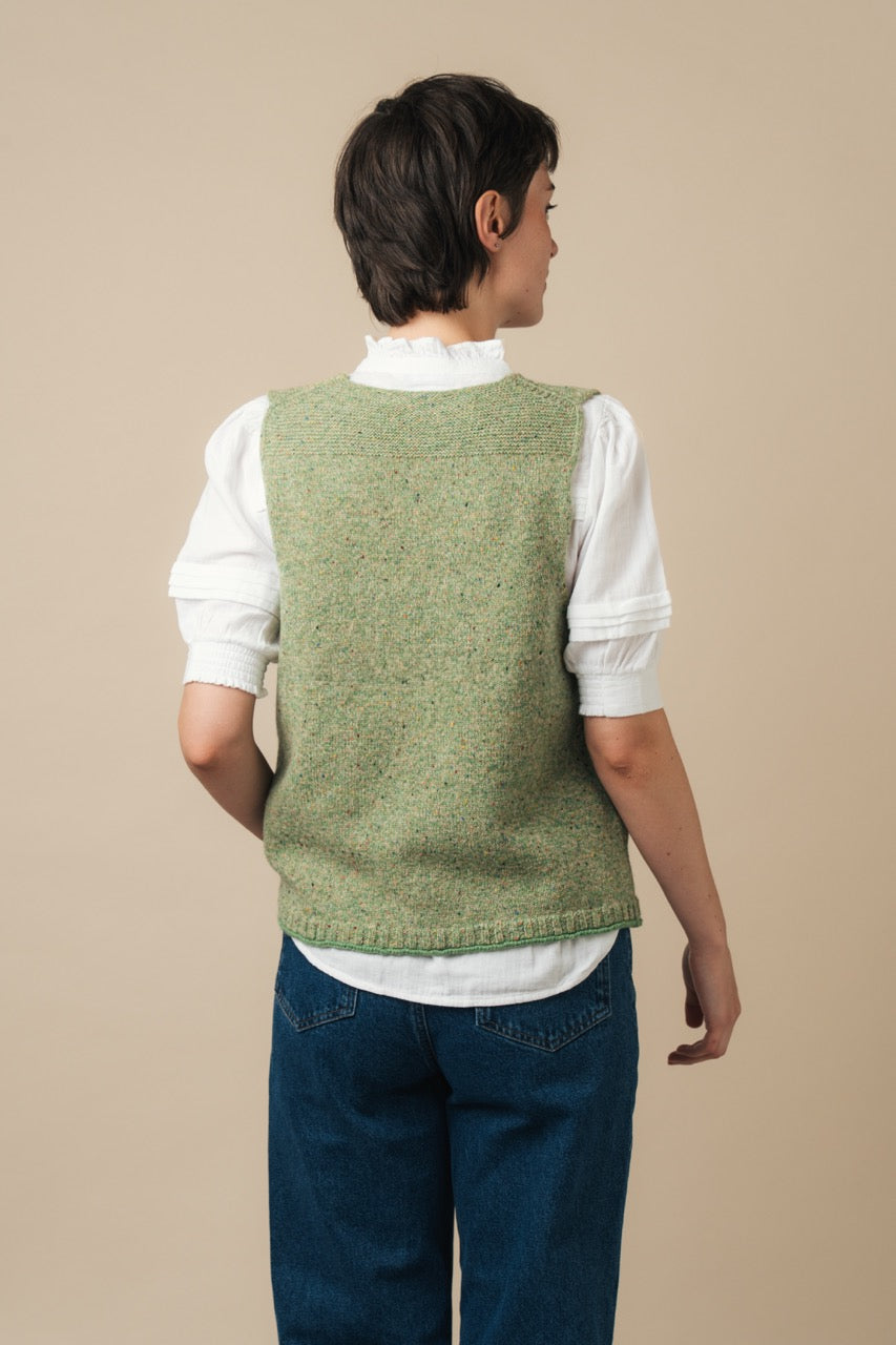 Eribe Shetland wool tweed Nep vest in reed green.