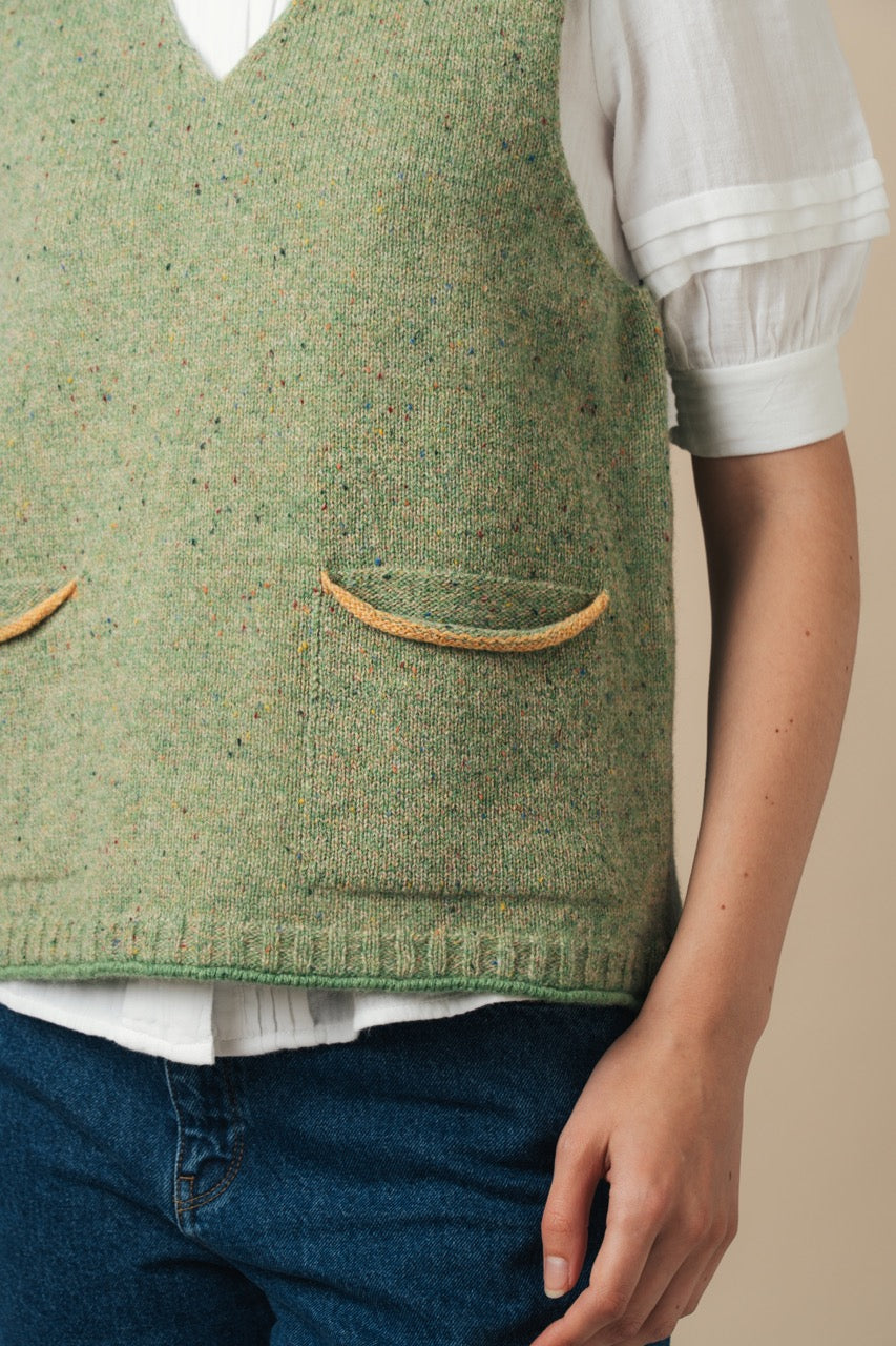 Eribe Shetland wool tweed Nep vest in reed green.