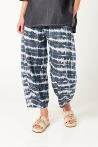 Valia made in Melbourne linen pull on pants in indigo shibori print.