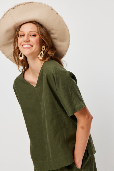 Valia Iris blouse V-neck short sleeves in Olive linen.