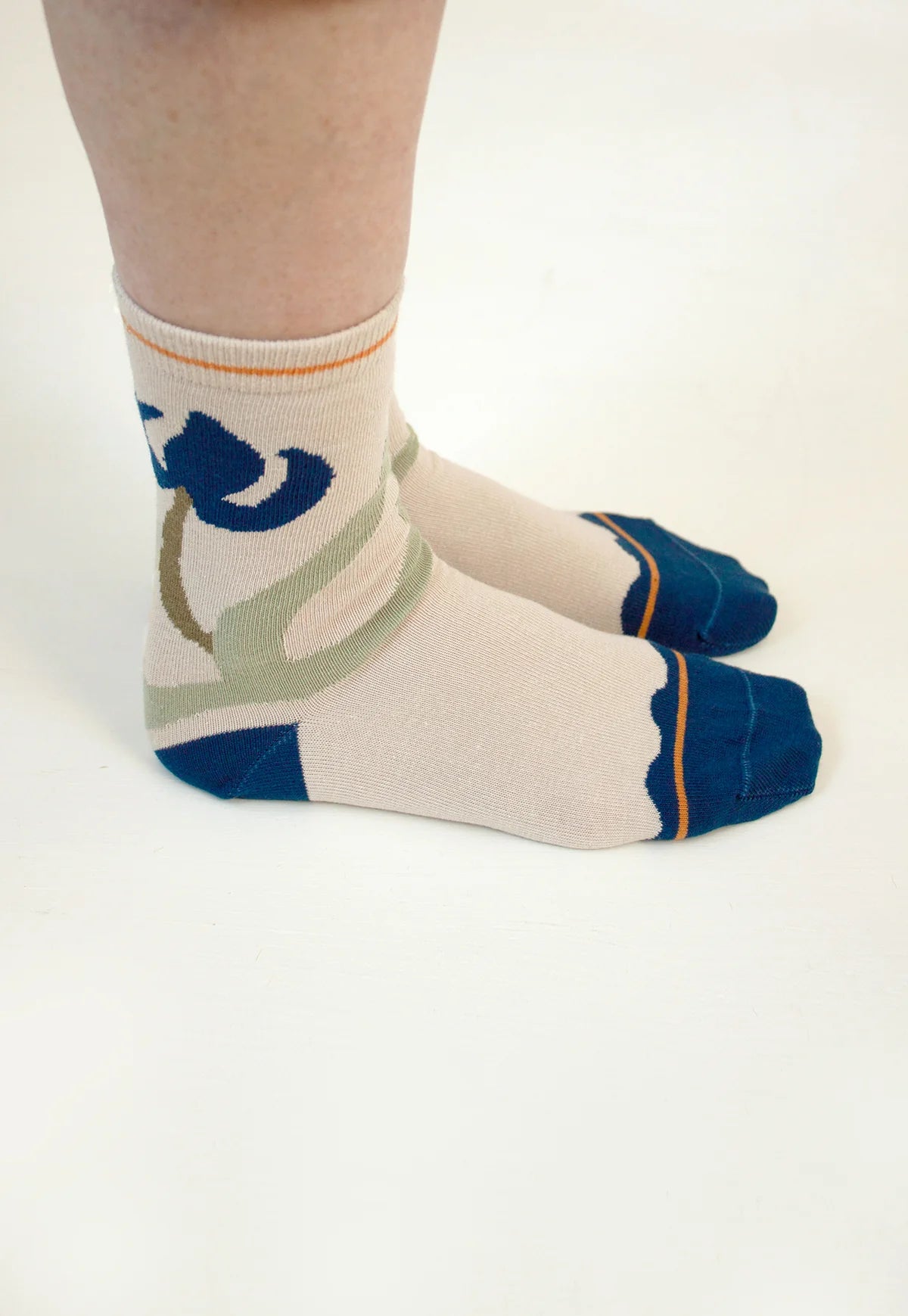 Nancybird blur flower cotton crew socks.