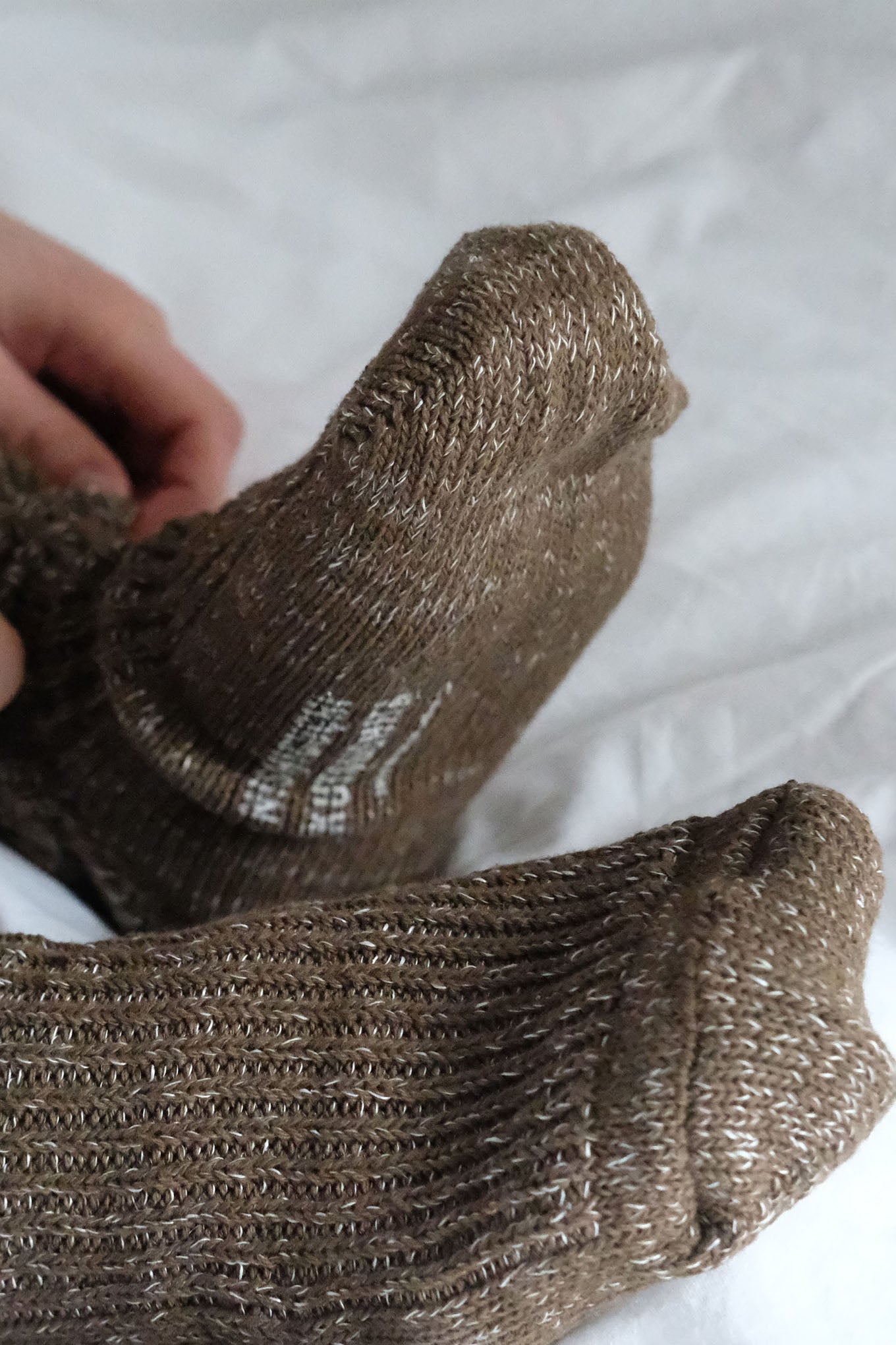 Nishiguchi Kutsushita Boston cotton and hemp socks in khaki moss, olive.