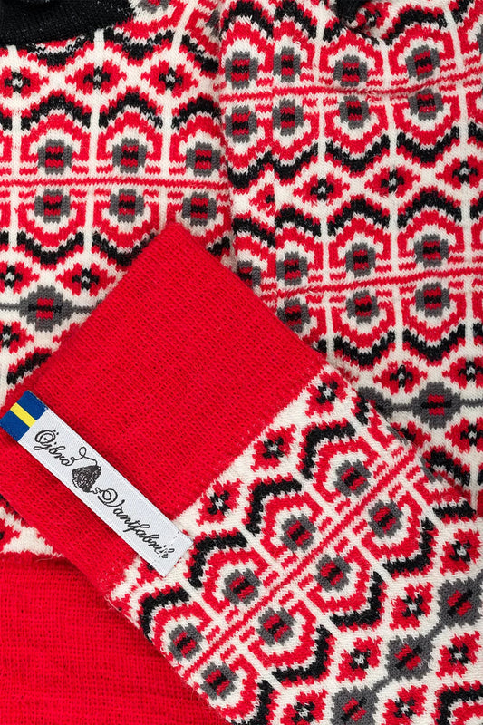 Ojbro Vantfabrik Nordic design made in Sweden merino wool socks Dalarna Kurbits in red.