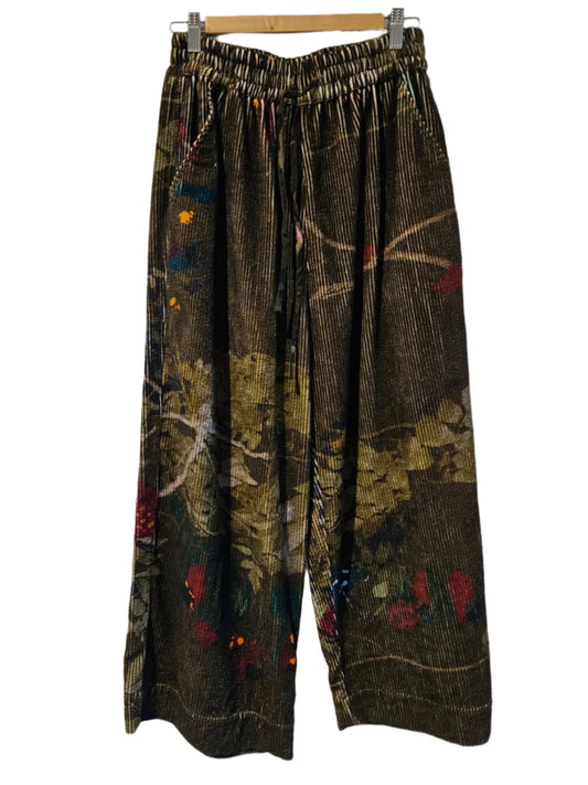 Yavi floral corduroy elastic waist pants.