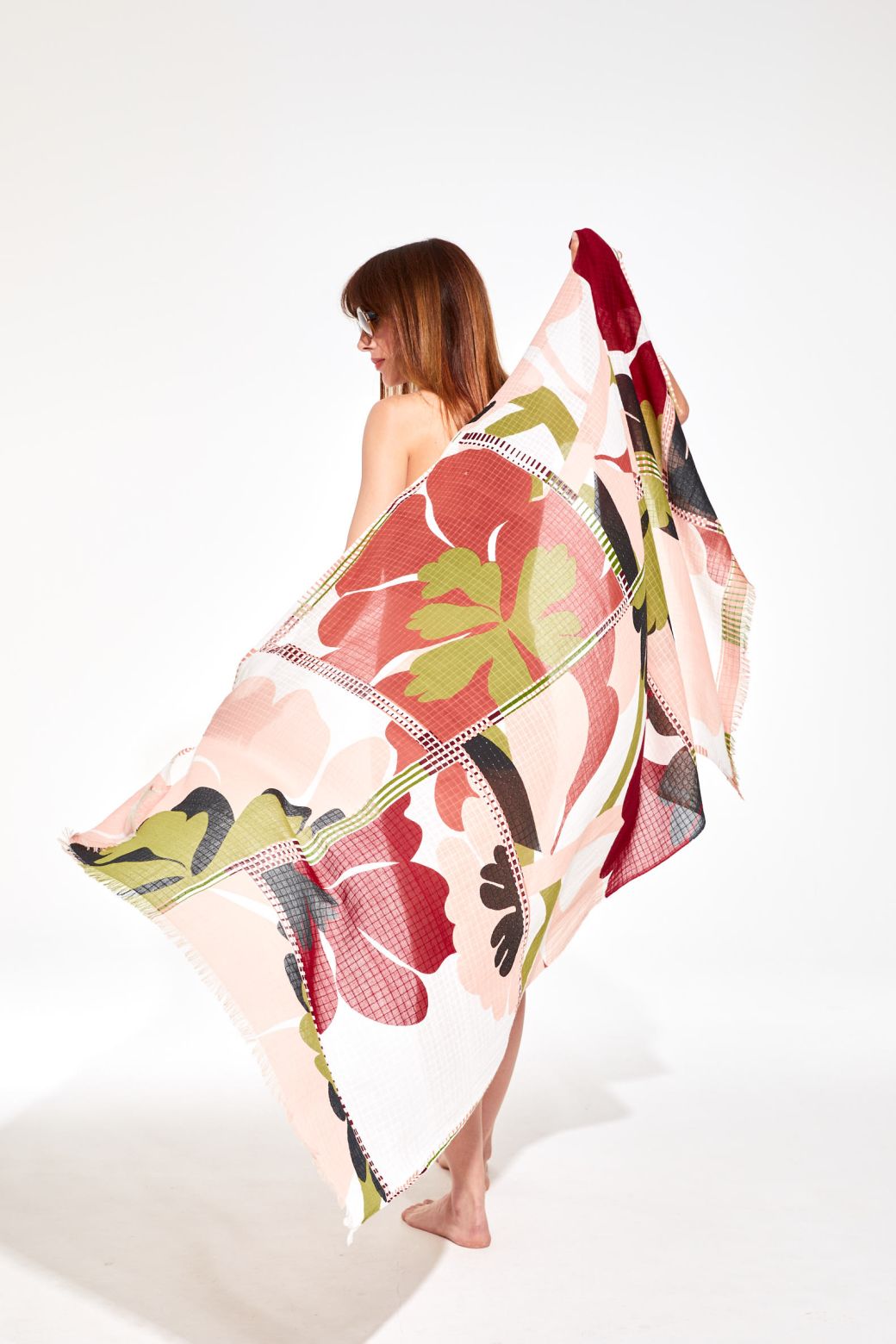Ma Poesie handwoven scarf featuring giant flowers in pastel colours.