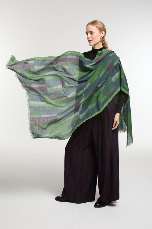 Ma Poesie Edom scarf in fine wool, dark green and burgundy.