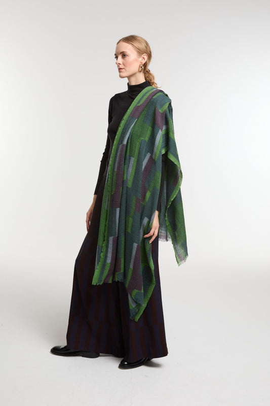Ma Poesie Edom scarf in fine wool, dark green and burgundy.