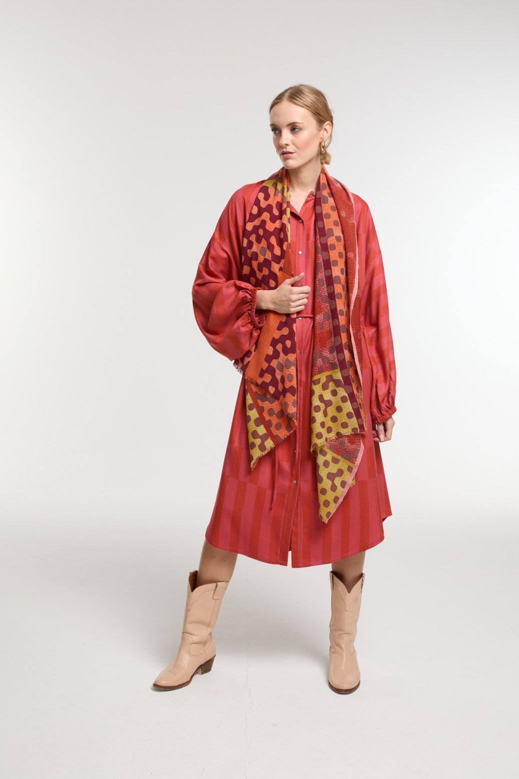 Ma Poesie Variation fine wool scarf in cinnabar.