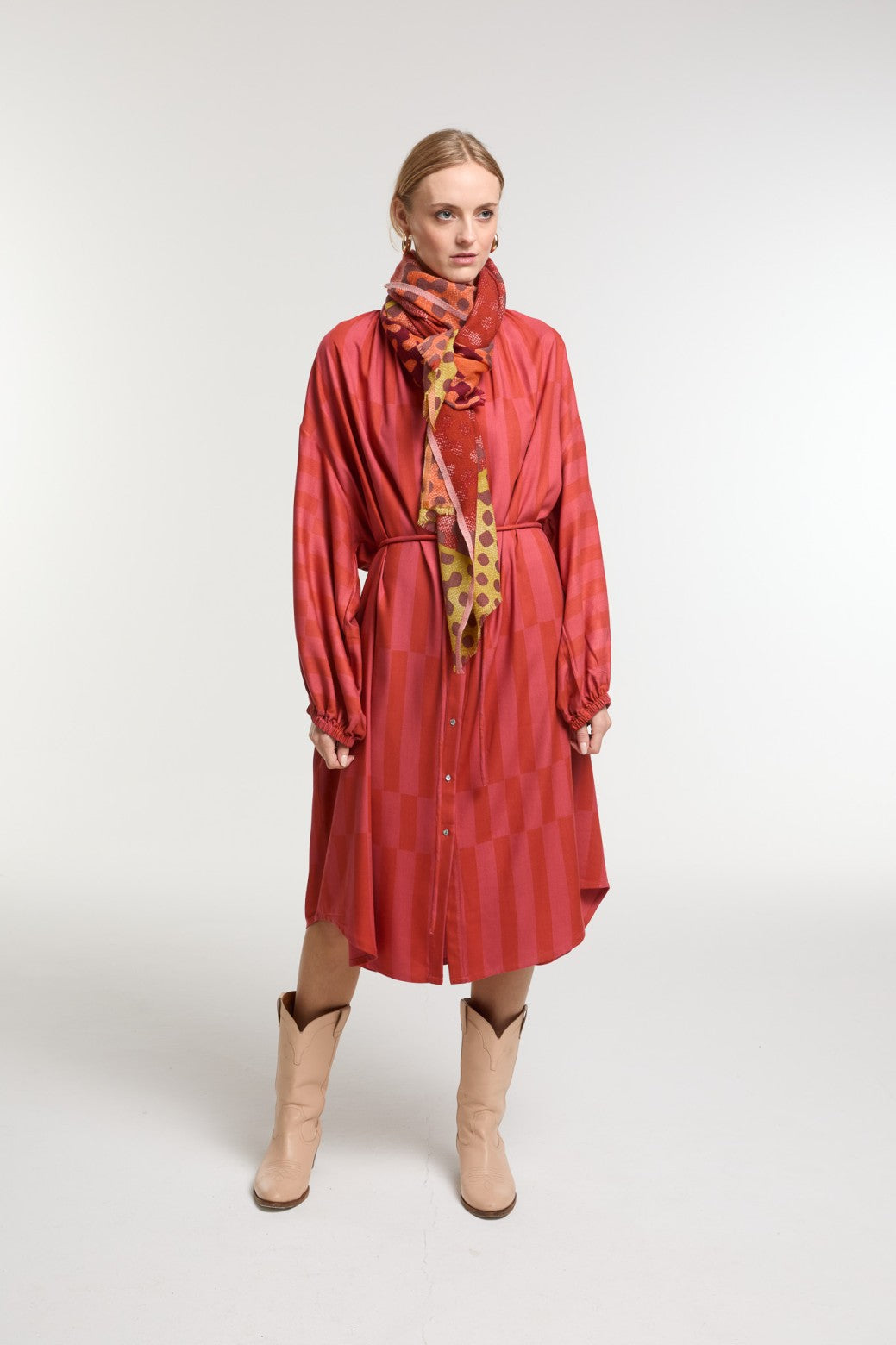 Ma Poesie Variation fine wool scarf in cinnabar.