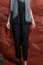 Load image into Gallery viewer, Dve Rooma elasstic waist pull on narrow leg pants in black linen.