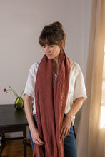 Load image into Gallery viewer, Couleur Chanvre ocre rouge red ochre hemp scarf.