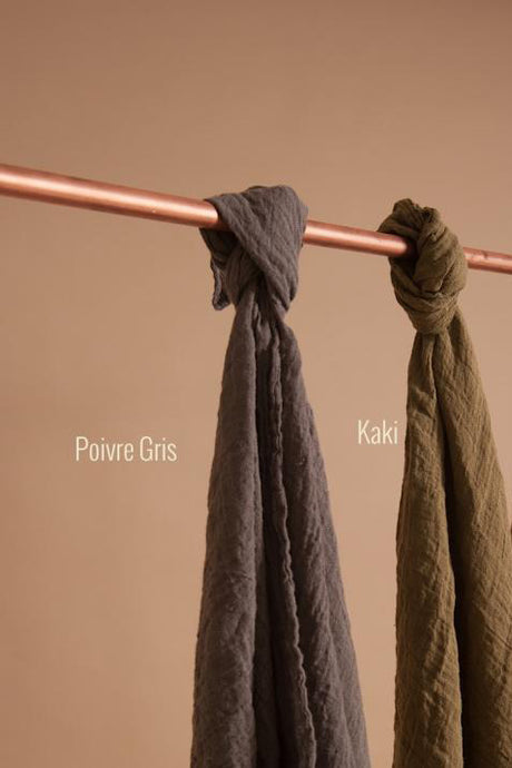 Couleur Chanvre pure hemp made in France carre sqaure scarf in gris poivre, pepper grey.