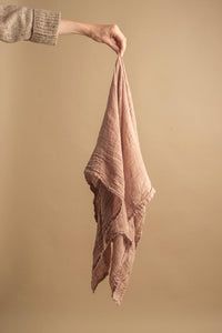 Couleur Chanvre pure hemp made in France carre sqaure scarf in rose des sables, rose pink, sand pink.