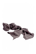 Load image into Gallery viewer, Couleur Chanvre pure hemp made in France carre long scarf in poivre gris, grey.