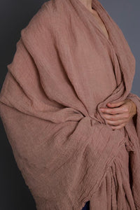 Couleur Chanvre pure hemp stole shawl wrap in rose des sables, sand rose, rose pink.