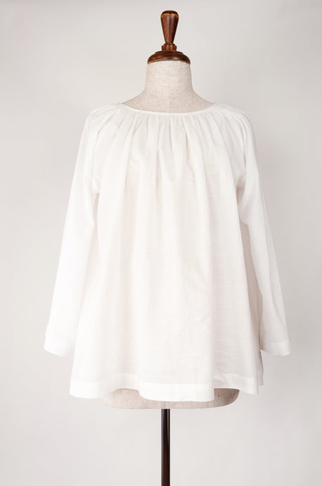 Juniper Hearth Yuka top, Japanese style smock top in handloom handwoven white cotton, gathered neck, long sleeve, loose fitting one size smock.