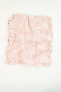 Waffle weave pure linen wash cloth face cloth. In rosa pale pink.