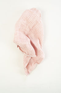 Waffle weave pure linen wash cloth face cloth. In rosa pale pink.