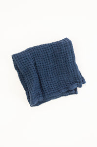 Waffle weave pure linen wash cloth face cloth. In navy blue.