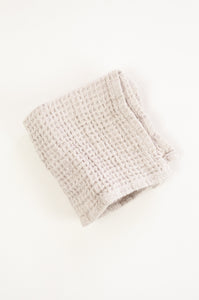 Waffle weave pure linen wash cloth face cloth. In silver grey.