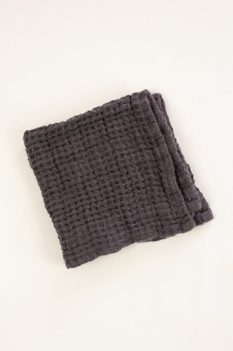 Waffle weave pure linen wash cloth face cloth. In charcoal grey.