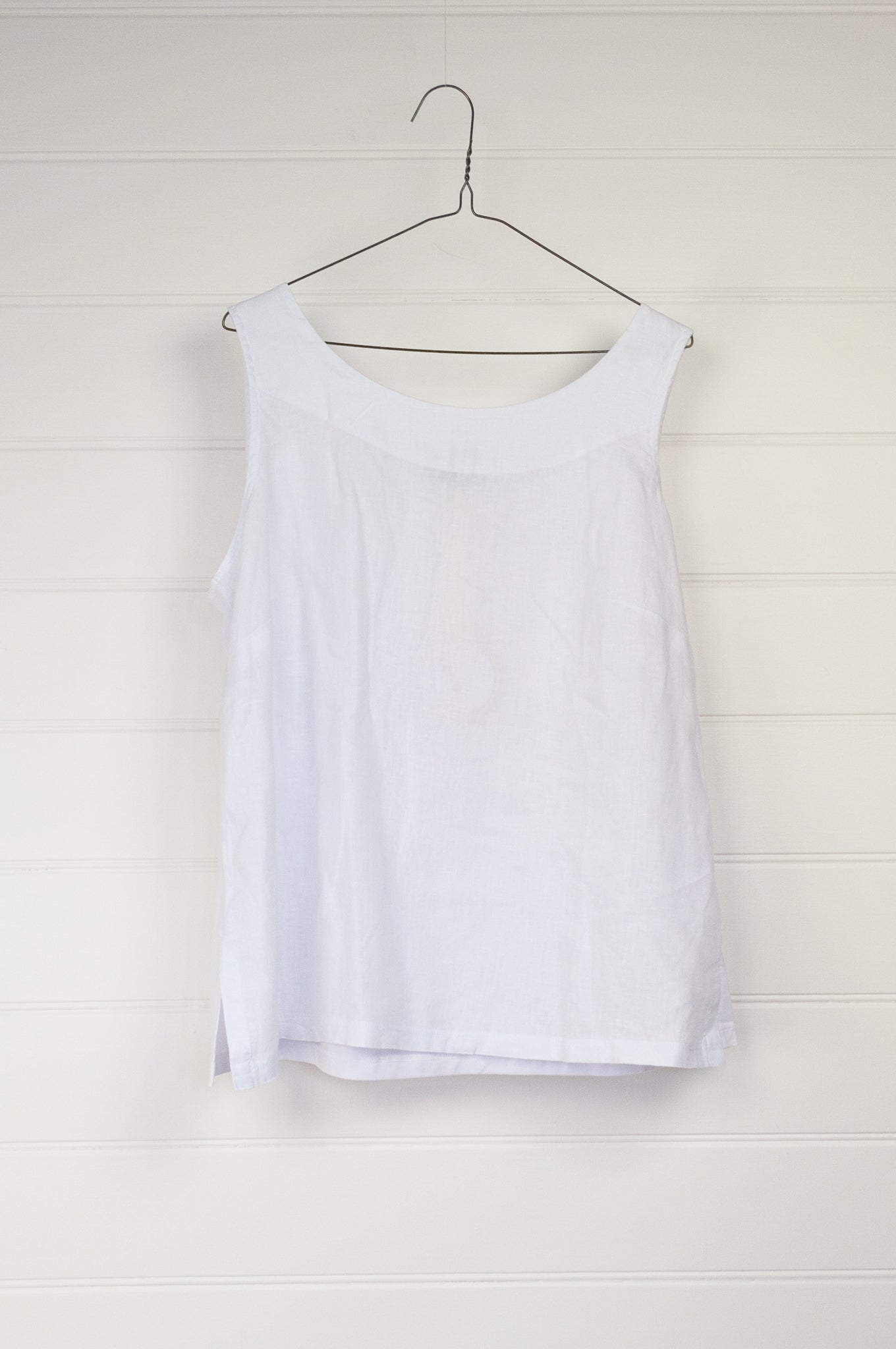 Valia Eva singlet in white linen front and cotton knit back.