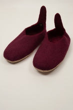 Load image into Gallery viewer, Juniper Hearth pure wool felt fair trade slippers pull on style in Burgundy red.