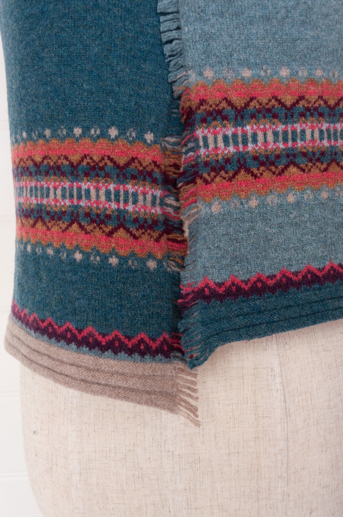 Eribé Alloa scarf with colour blocking, fairisle and fringed edging. Lugano Rose in teal green and pink