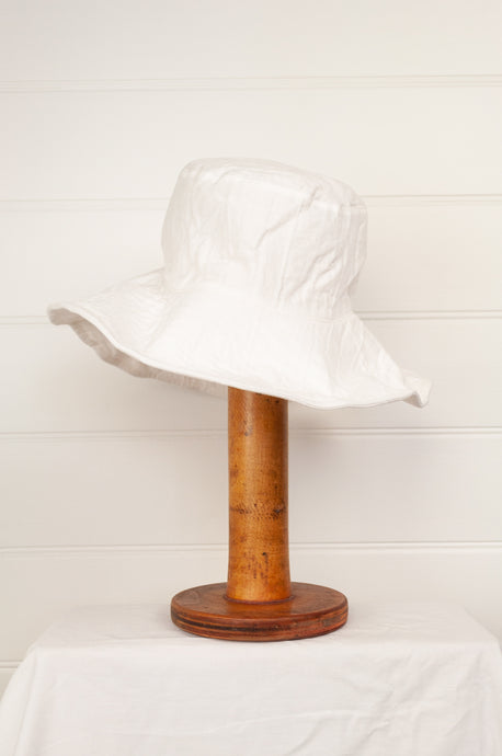 PCNQ Ena linen sun hat in white.