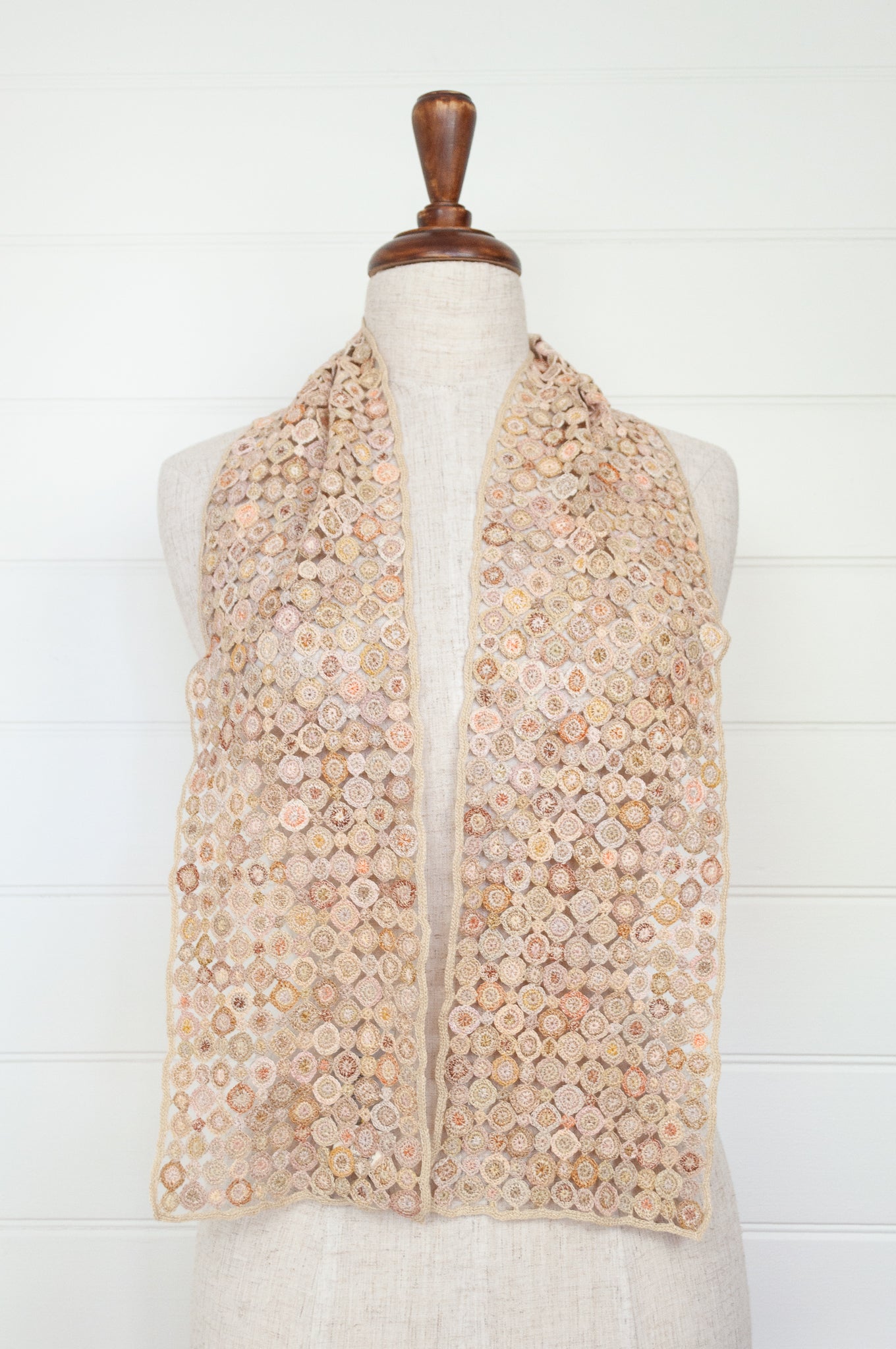 Sophie Digard crochet linen scarf Pastille Pop Minus in Noon, soft warm neutral palette.