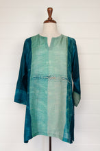 Load image into Gallery viewer, Juniper Hearth silk shibori kurta in emerald green and turquoise.