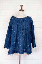 Load image into Gallery viewer, Juniper Hearth Yuka top, Japanese style smock top in handloom handwoven indigo dyed jamdani cotton, gathered neck, long sleeve, loose fitting one size smock.