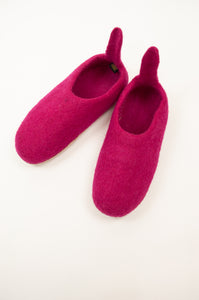 Fuchsia pink wool felt slippers, pull on style with tab, fair trade and ethically made in Nepal.