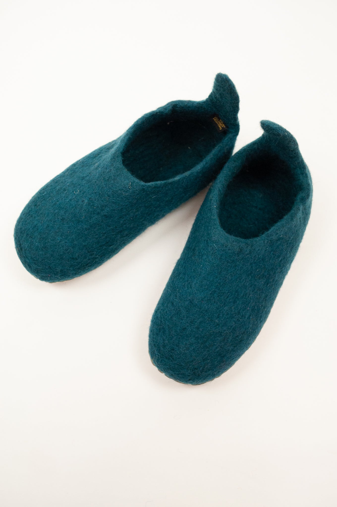 Teal turquoise wool felt slippers, pull on style with tab, fair trade and ethically made in Nepal.