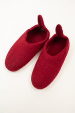 Load image into Gallery viewer, Crimson wool felt slippers with pull on tab, ethically made in Nepal, fair trade.