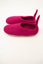 Load image into Gallery viewer, Fuchsia pink wool felt slippers, pull on style with tab, fair trade and ethically made in Nepal.