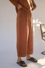 Load image into Gallery viewer, Mason and Mill Thelma pant in mulberry silk, elastic waist with drawstring in mud brown.