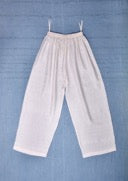 Maku mulberry silk white pyjama pants with elastic waist.