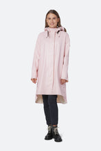 Load image into Gallery viewer, Ilse Jacobsen Rain71 classic raincoat with detachable hood in Lavender Pink.
