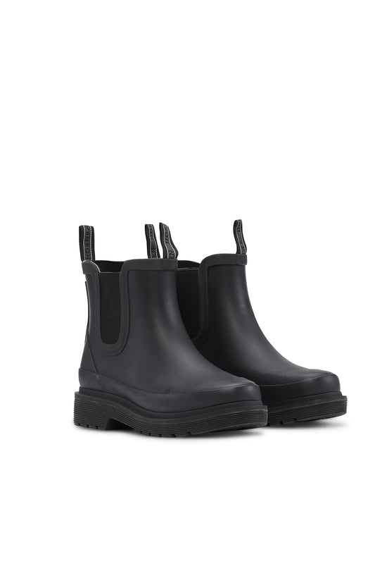 Ilse Jacobsen RUB3 rubber Chelseas rain boots in black.