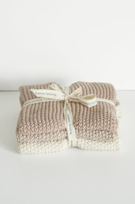 Bianca Lorenne lavette set of 3 cotton knitted washcloths in pale petal pink.